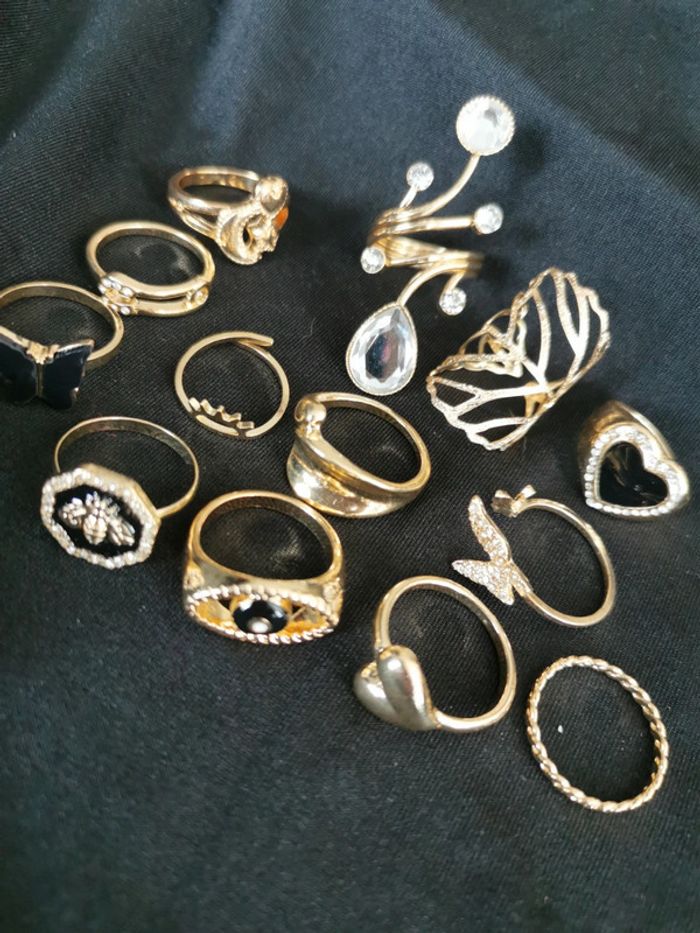 A40 lot de 13 bagues fantaisie doré or tendance diverses taille.neuves