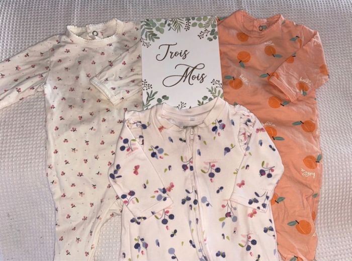 Lot pyjama et bodys 3 mois
