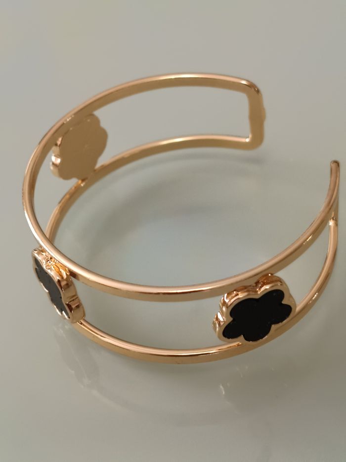 Bracelet jonc ouvert fleurs cinq pétales tendance - photo numéro 3