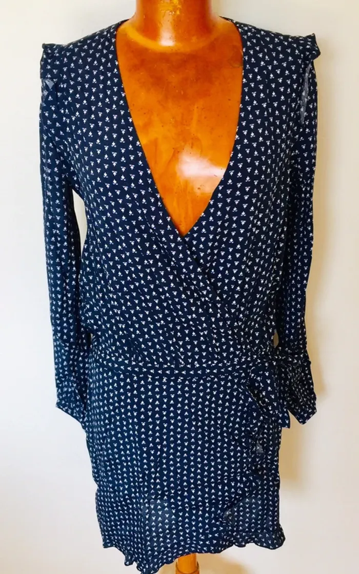 Robe bleu marine à motifs, effet cache cœur