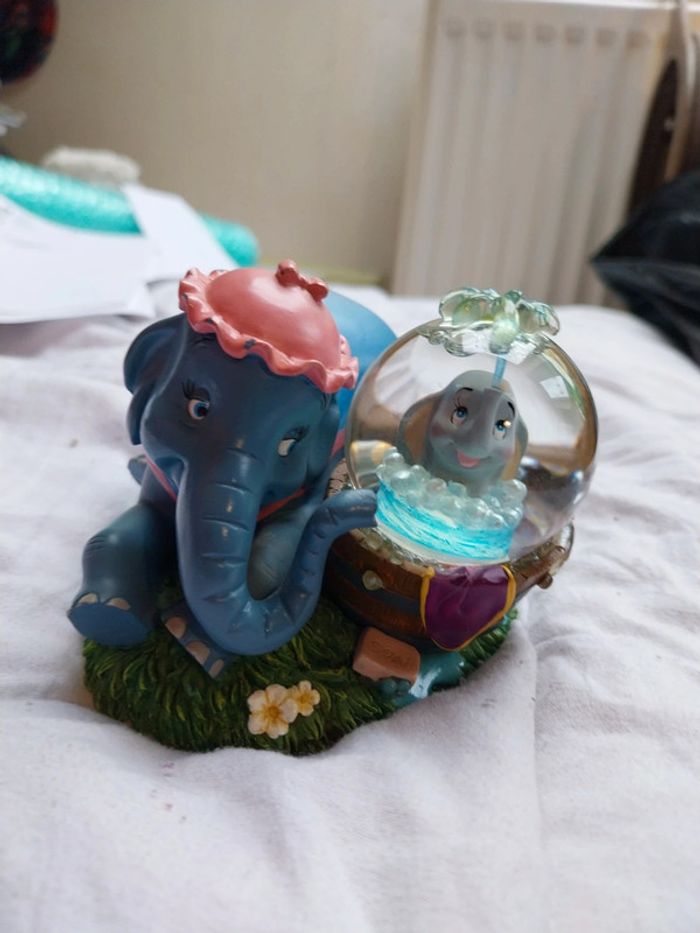 Snowglobe disney dumbo disneyland Paris - photo numéro 2