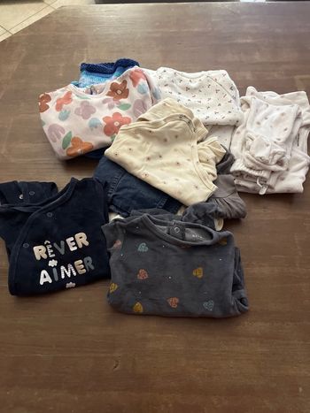 Lots vêtements bb fille 6/9 mois