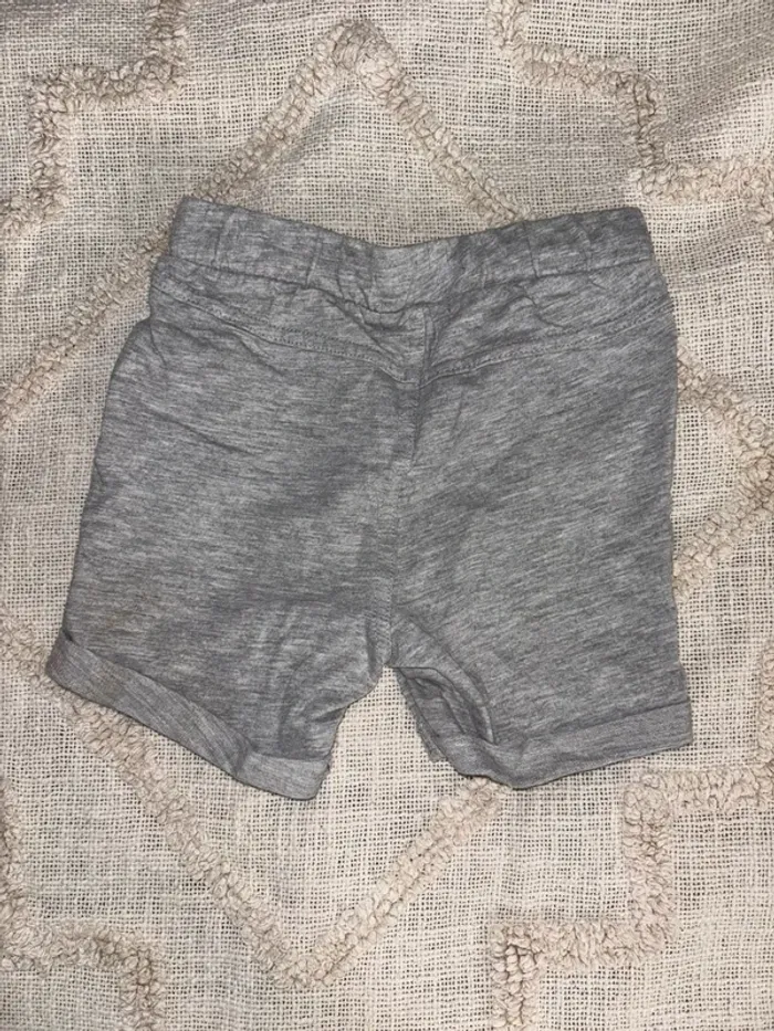 Short 24 mois - photo numéro 3