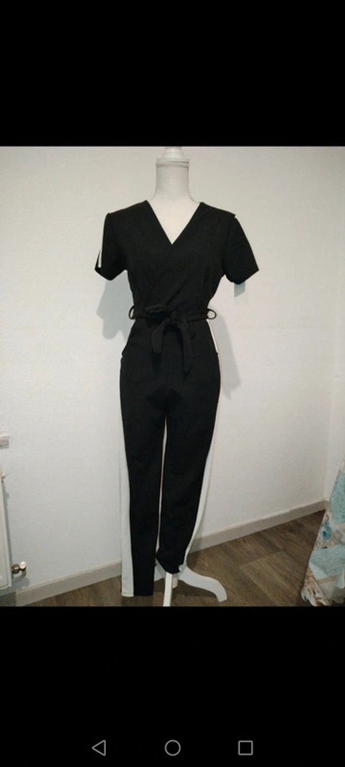 Combinaison manches courtes noire et blanche