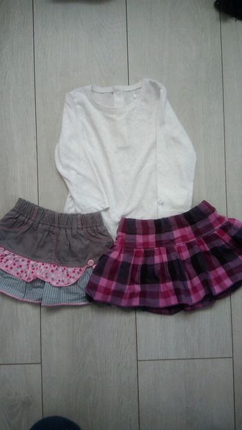 Lot jupes et tee shirt 12 mois