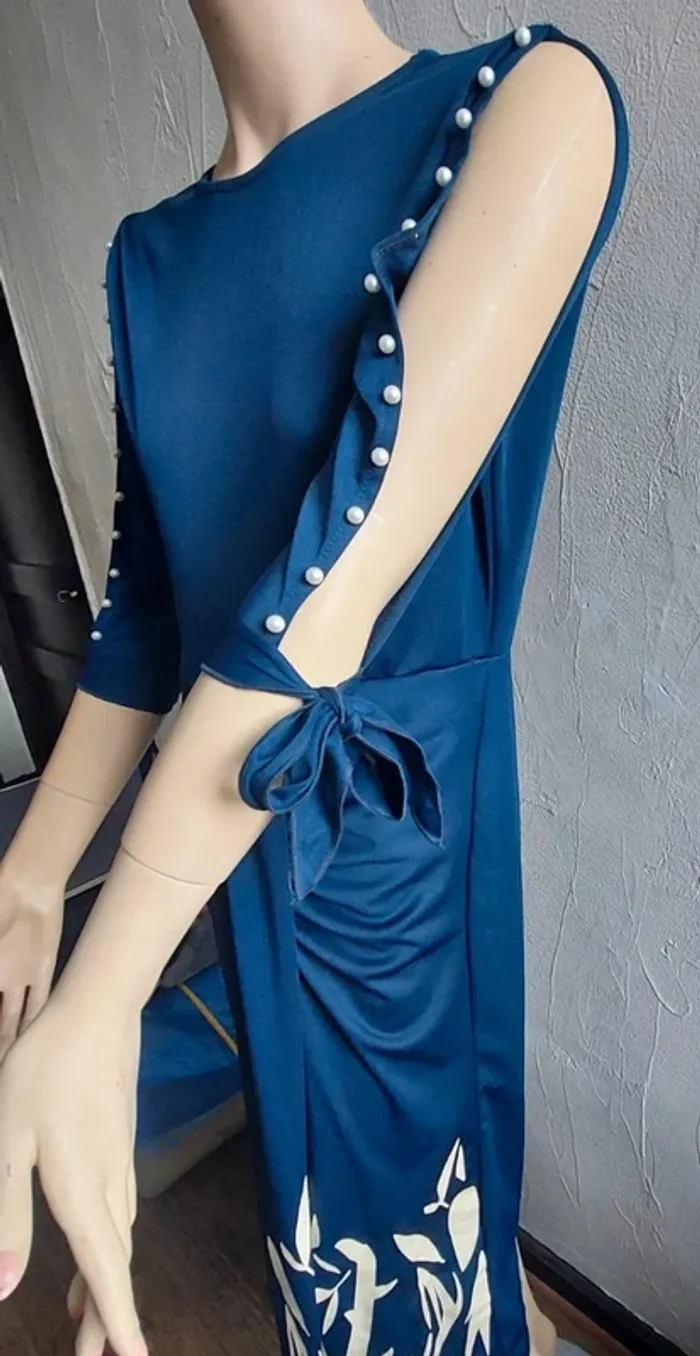 Robe bleu pétrole élégante à motifs floraux Taille M - photo numéro 5