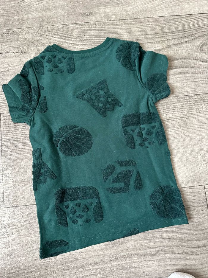 T-shirt motif en relief - photo numéro 2