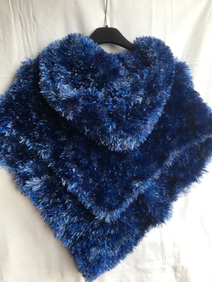 Cape enfant tricoté main - 8/12 ans - photo numéro 3