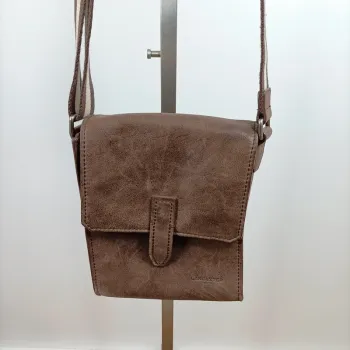 Sac bandoulière marron Lancaster Paris effet cuir vintage zippé compact unisexe A1259