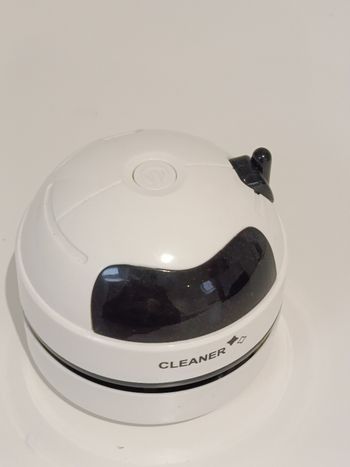 Robot aspirateur de bureau.