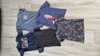 Lot de 5 tee-shirts manches courtes, taille 6 ans