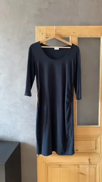 Petite robe noire basique grossesse mamalicious