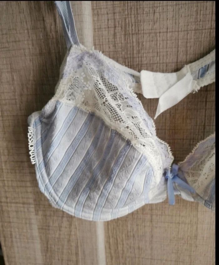 Très joli soutien gorge, 85cC avec dentelle. - photo numéro 2