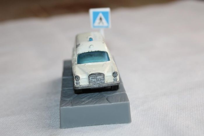 Lesney Mercédes  Benz ambulance - photo numéro 8