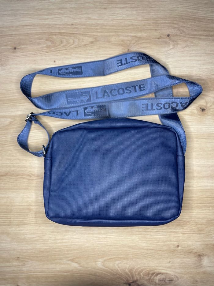 Sacoche Lacoste bleu marine – Logo crocodile, très bon état, look streetwear chic - photo numéro 4
