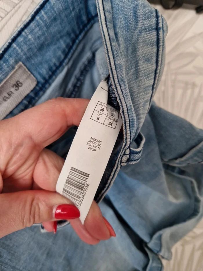 Joli short en jean Mim taille 36 - photo numéro 4