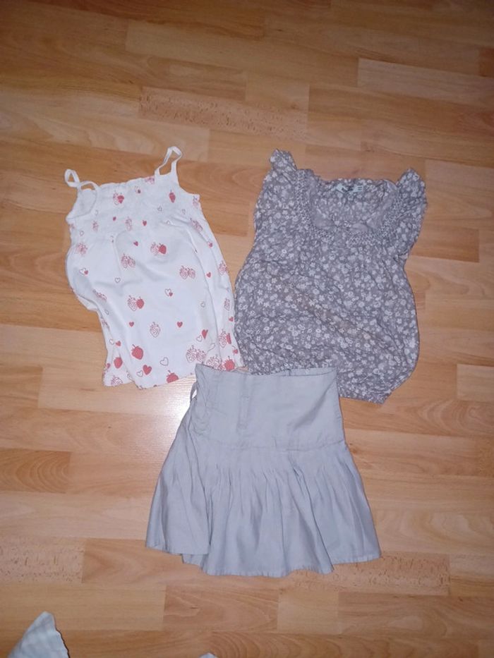 Lot 2 hauts et 1 jupe 6 ans