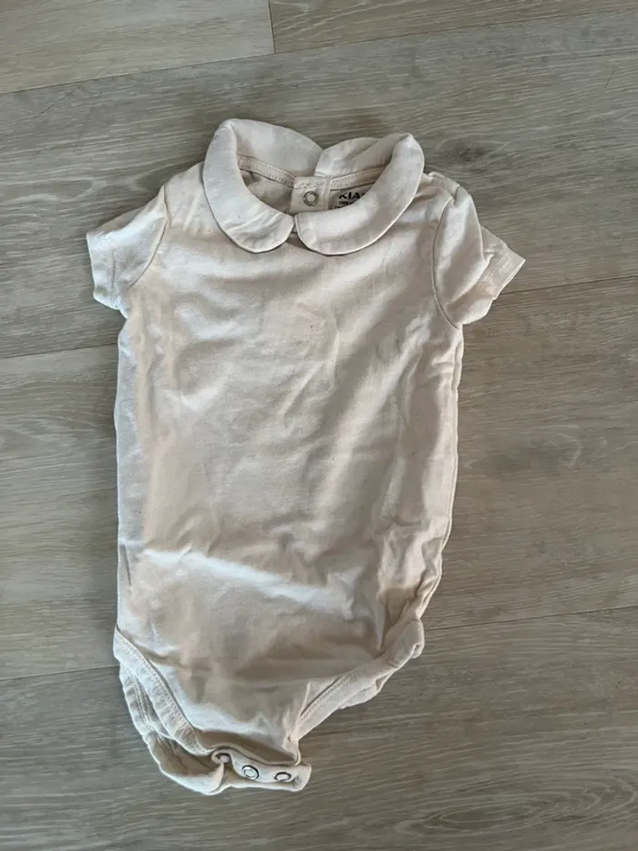 Body beige avec col 6 mois