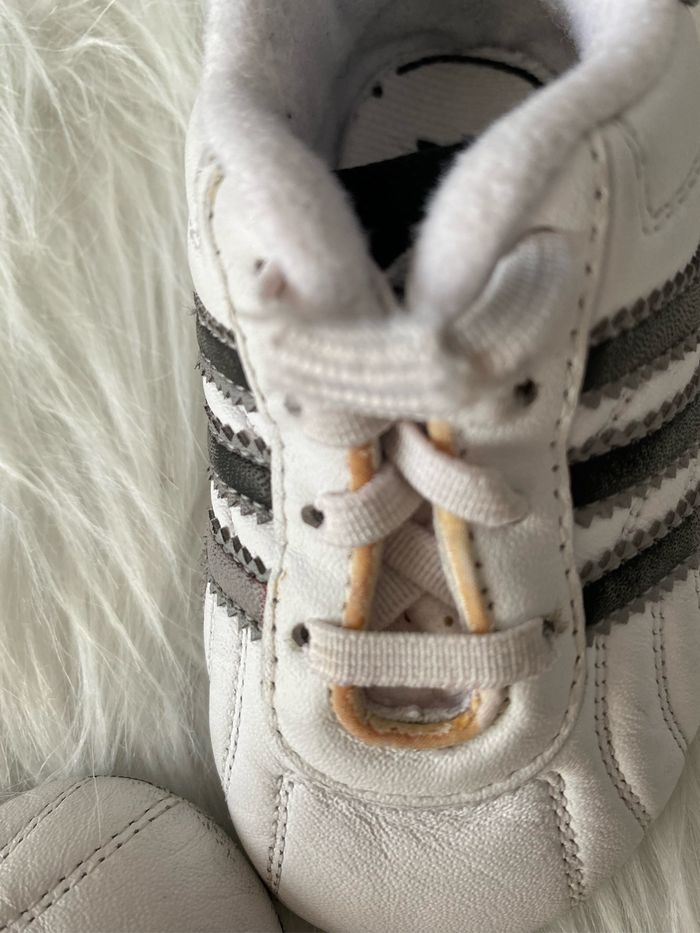 Basket adidas Taille 19 - photo numéro 3