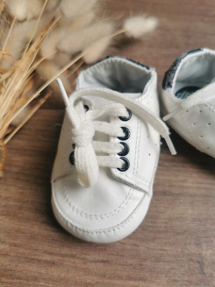 🌺Chaussures basket bebe 3/6mois blanche lacet tape à l'œil - photo numéro 2