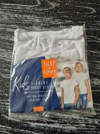 T-shirt taille 122/128