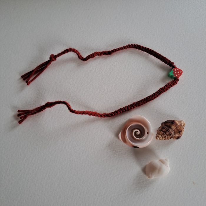 (Réduction) Bracelet avec perles rouges-fraise - photo numéro 3