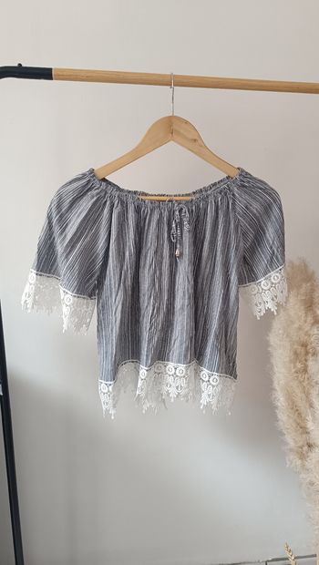 T-shirt épaules dénudées