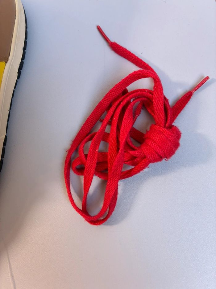 Baskets Nike Dunk low spongebob jaune marron pointure 39 très bon état - photo numéro 10