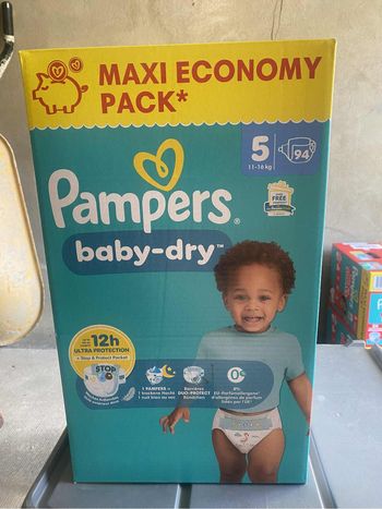 94 couches Pampers taille 5