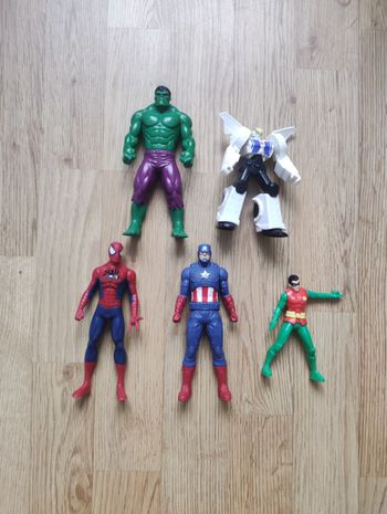 Lot de figurines Marvel et autre