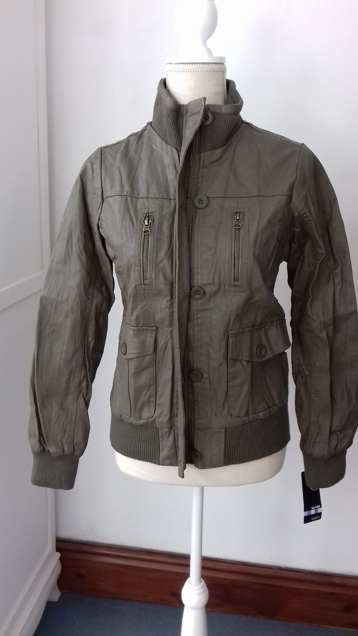 BLOUSON KAKI SIMILICUIR - KIABI - T.38 - NEUF - photo numéro 8