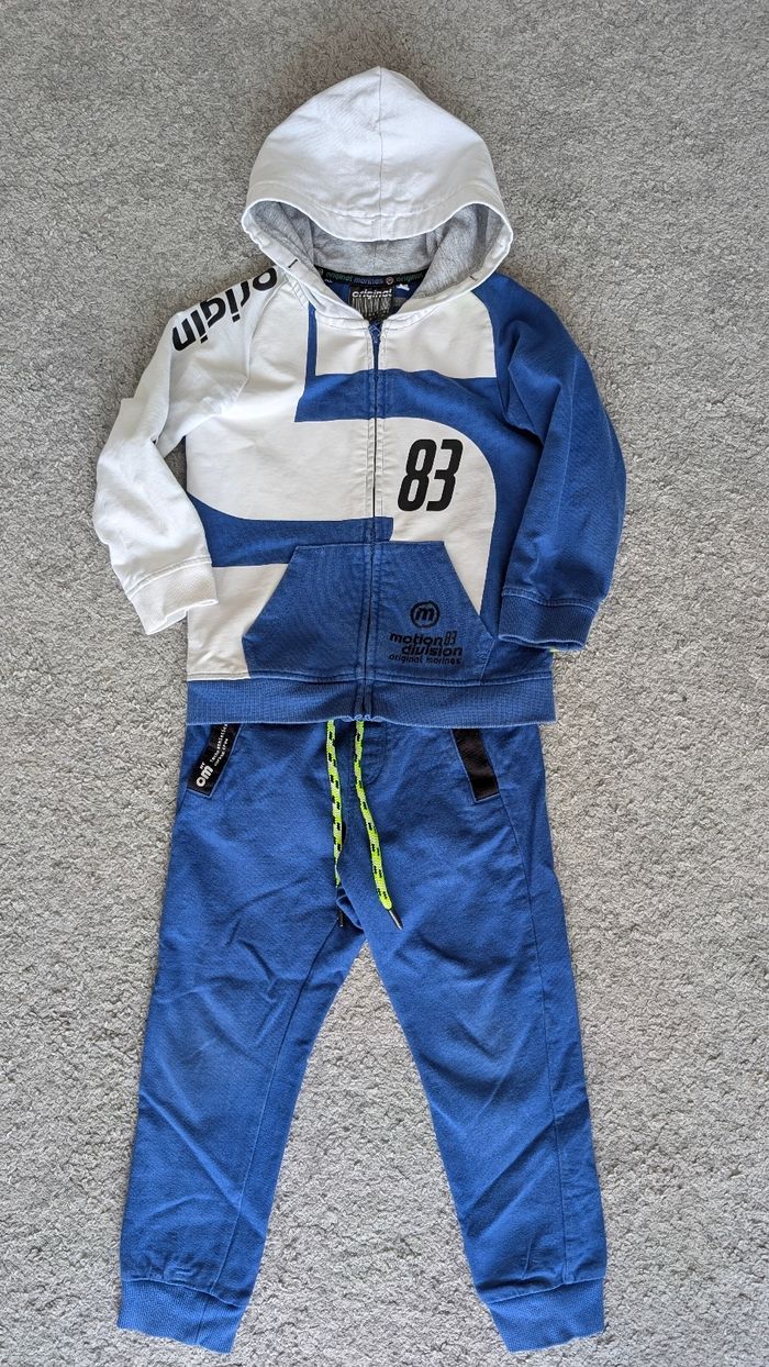 Ensemble survêtement sport