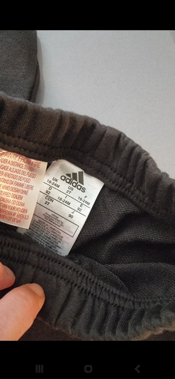 NEUF (non porté) 🏷😍🤩💙💙🏷superbe jogging molleton  ADIDAS mi saison Garçon 24 mois💙💙💙 - photo numéro 2