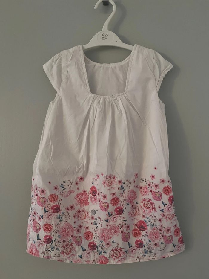 Robe jolies fleurs tape à l’œil taille 3 ans