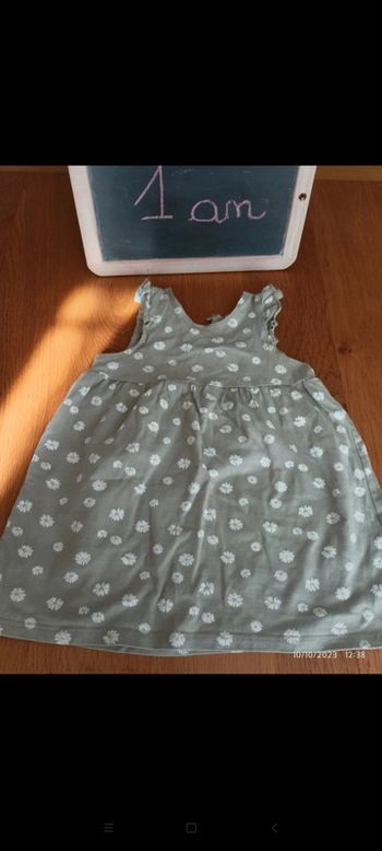 Robe taille 1 an en très bon état