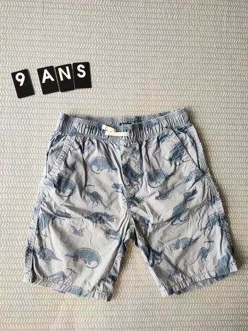 Short garçon motif dinosaures – Taille 9 ans
Marque : Kiabi