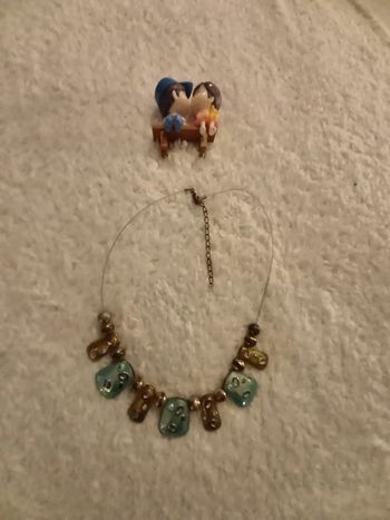 Collier a fil bleu éthique