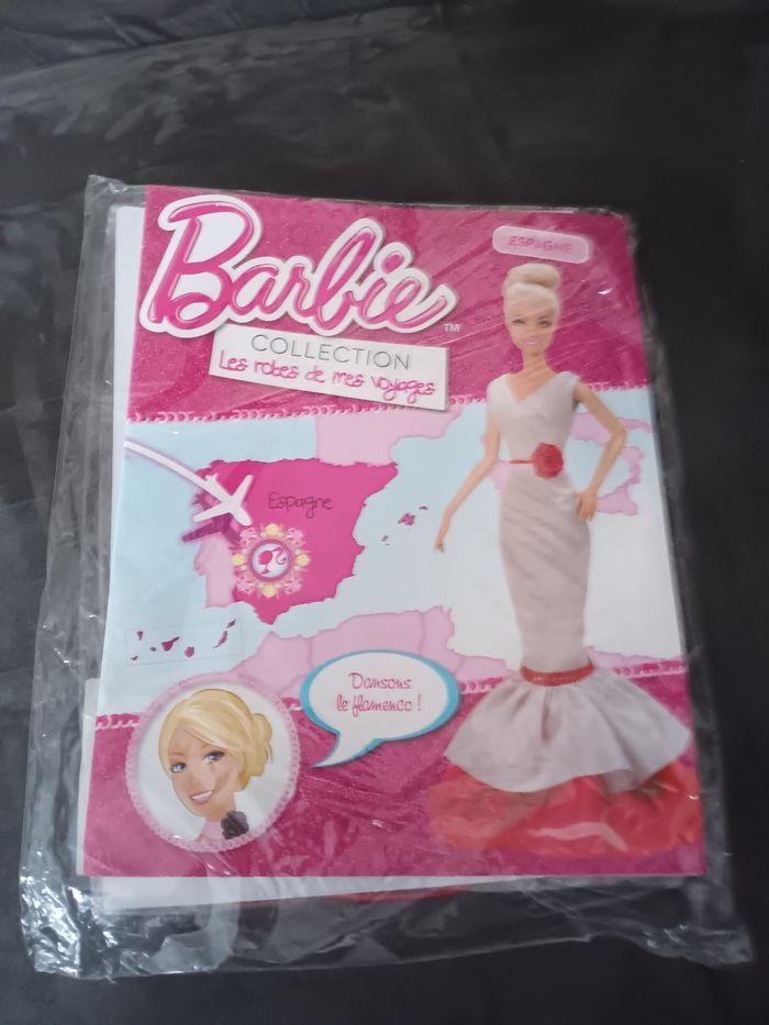 Tenue de mes voyages et livre  neuf sous blister barbie