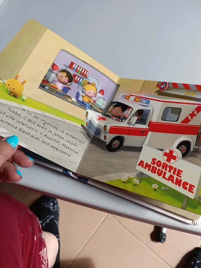 Livre petit garçon l'ambulance de Maxence - photo numéro 7