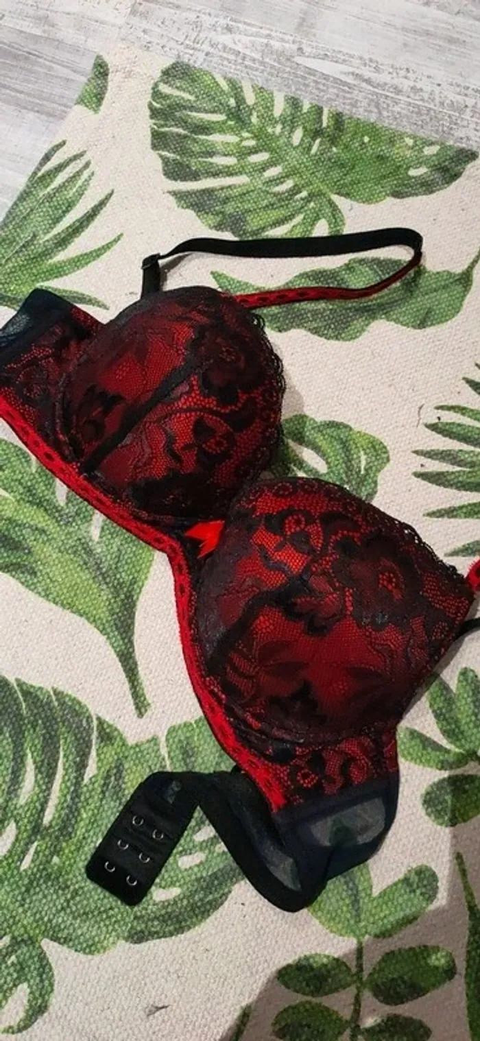 Soutien gorge NEUF dentelle rouge, push up - photo numéro 2