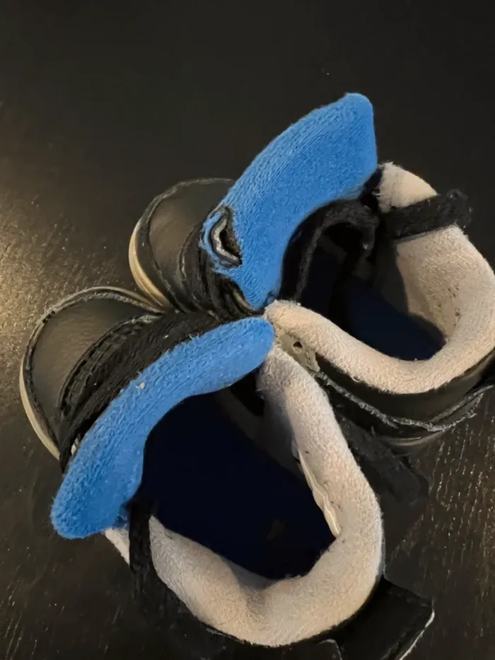 Jordan 4 bébé 19,5 noire et bleu - photo numéro 4