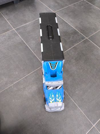 Camion transportant des voitures 
