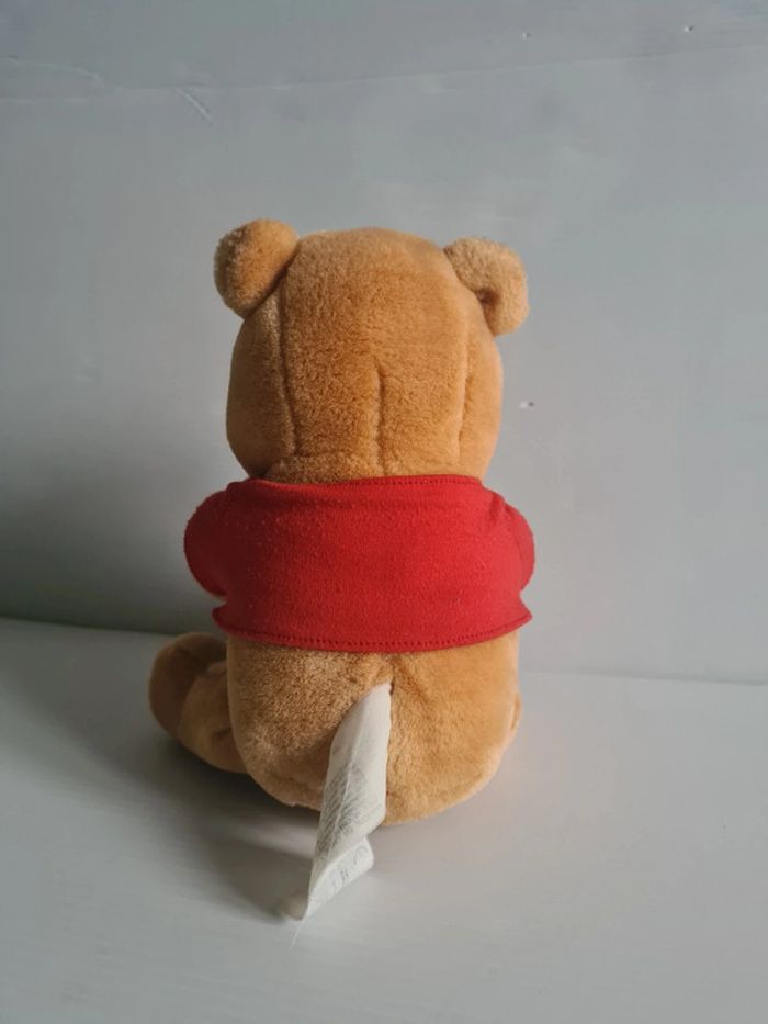 Peluche Winnie l'ourson avec son pot de miel 18cm - photo numéro 3