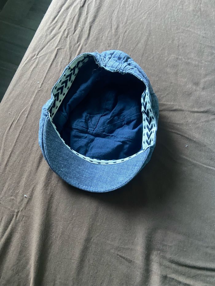 Casquette bébé en très bon état - photo numéro 2