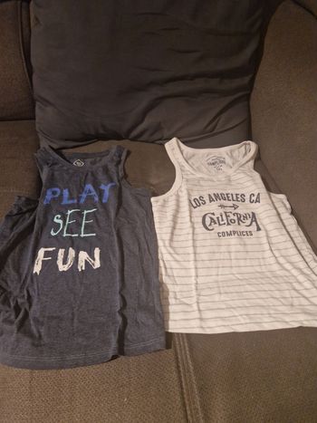 Lot 2 débardeurs taille 7/8 ans