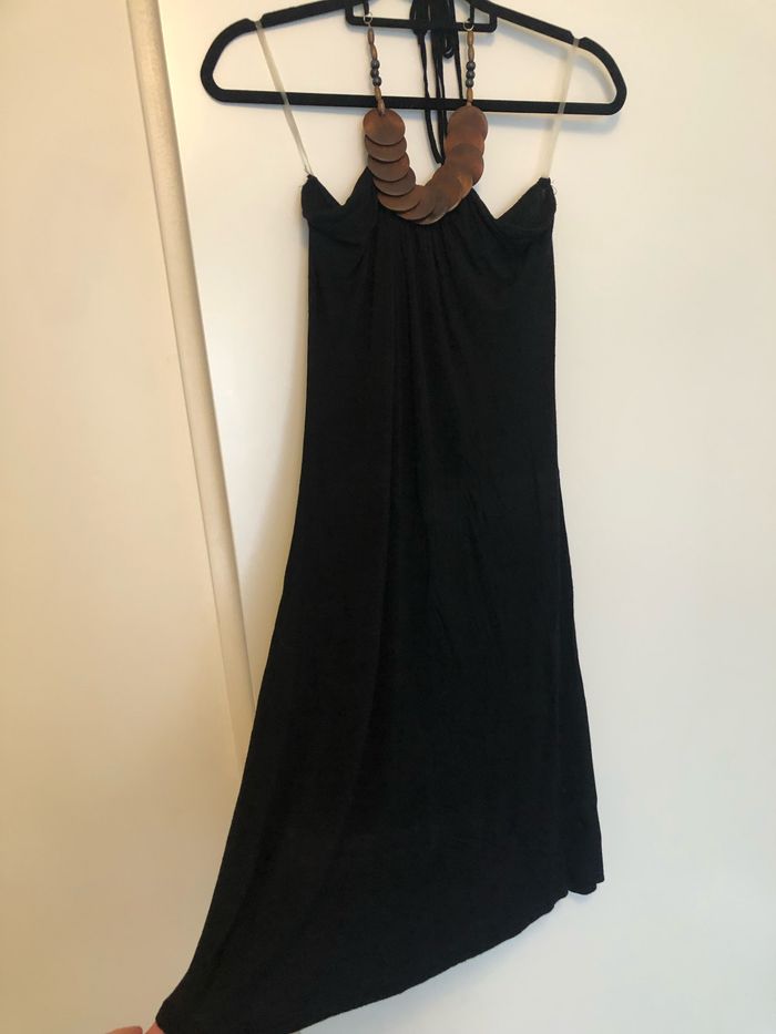 Robe noire dos nu