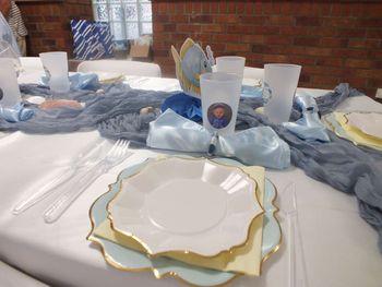 Serviette de table en satin bleu