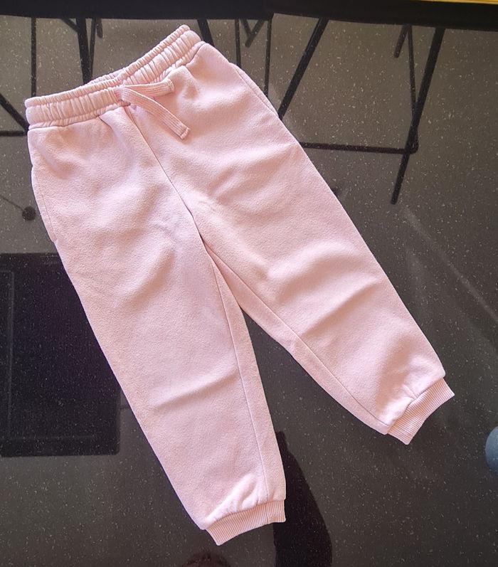 Jogging molletonné rose TEX 24 mois – doux et chaud, très bon état