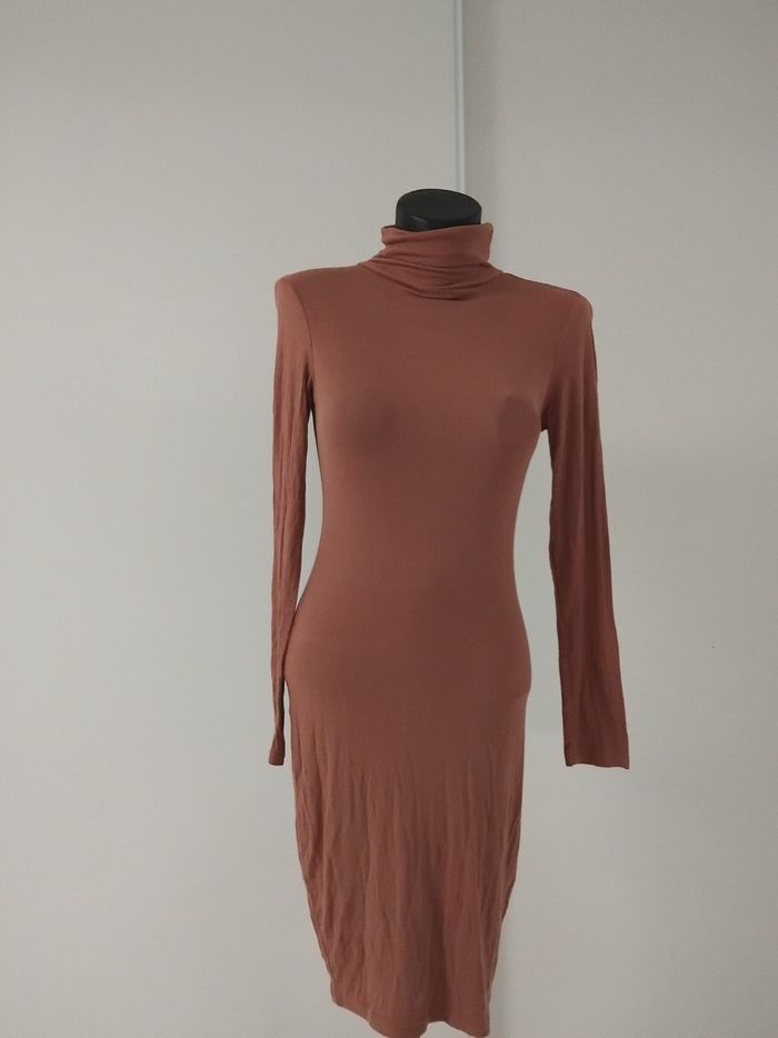 Robes femme taille S comme neuf prix 5euros  la robes - photo numéro 4