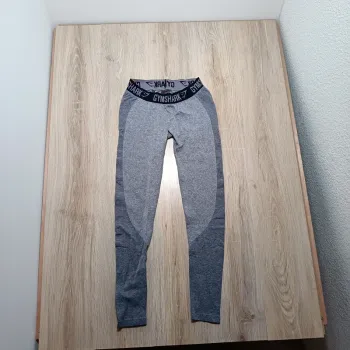 Legging gymshark femme M gris violet